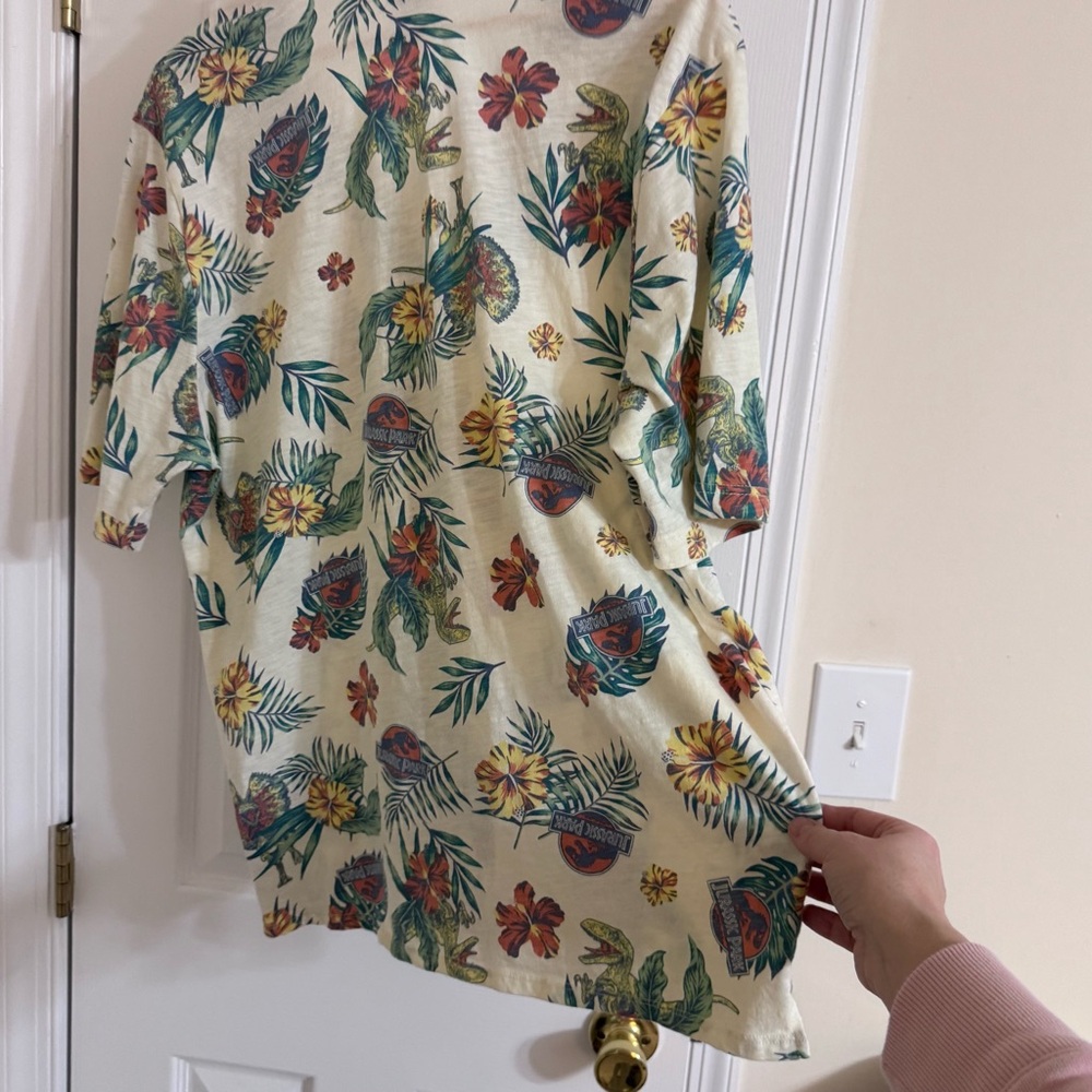Jurassic World Park Ranger Button Down Hawaiian Camp Shirt XL Jungle Print - Picture 4 of 10